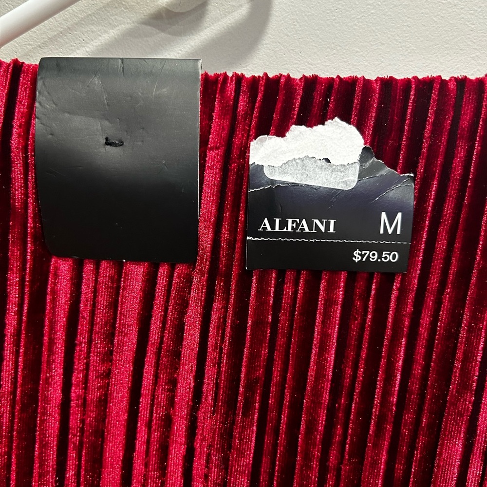 Brand new with tags alfani velvet wide leg pull on palazzo pants. Size M